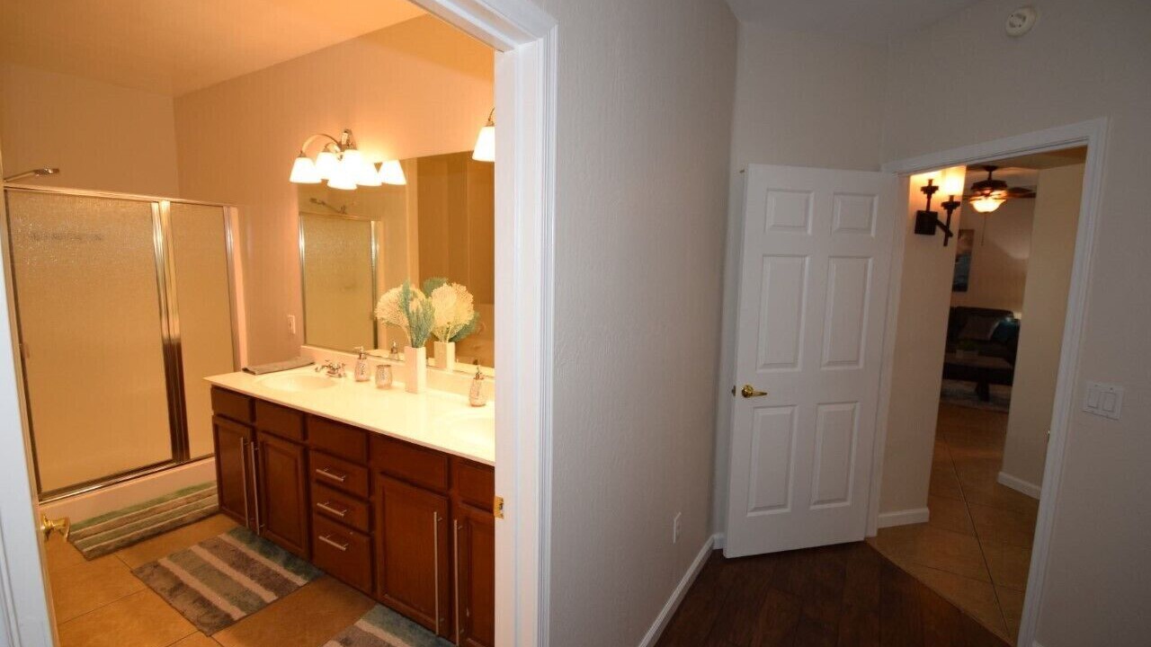 Photo of Bathroom in Alta Mesa