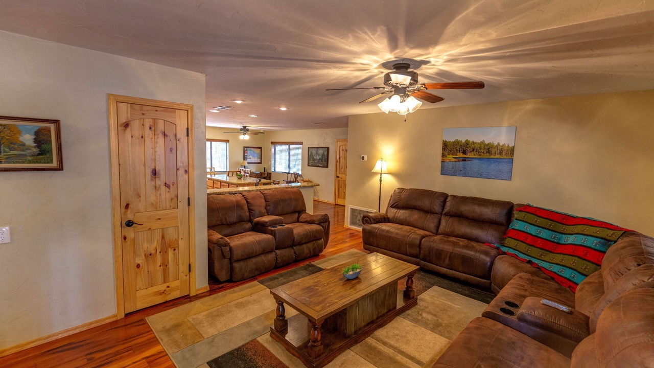 Photo of Livingroom in Pinetop