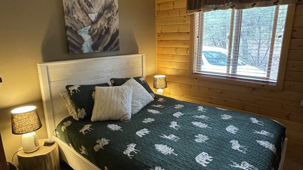 Photo of Bedroom in Pine
