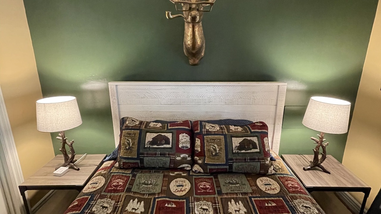 Photo of Bedroom in Pine