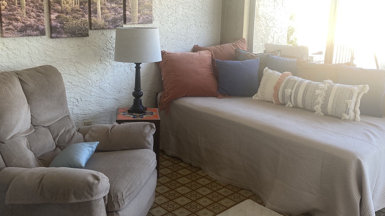 Photo of Livingroom in Fountain of the Sun