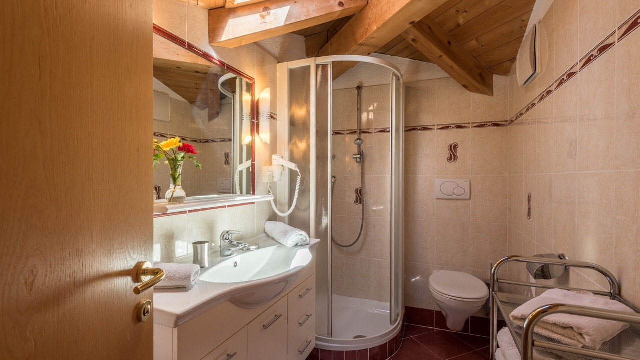 Photo of Bathroom in Lajen