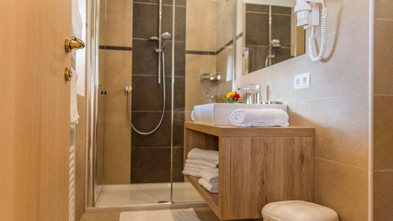 Photo of Bathroom in Lajen