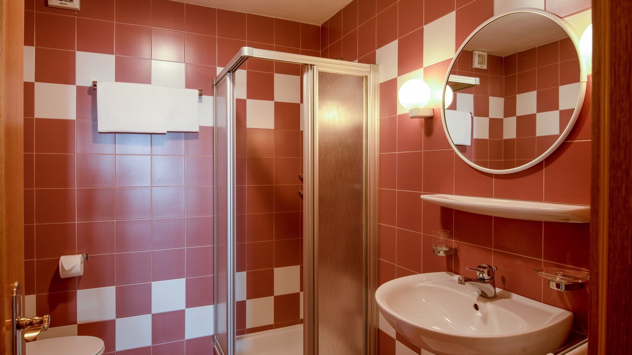 Photo of Bathroom in Lajen