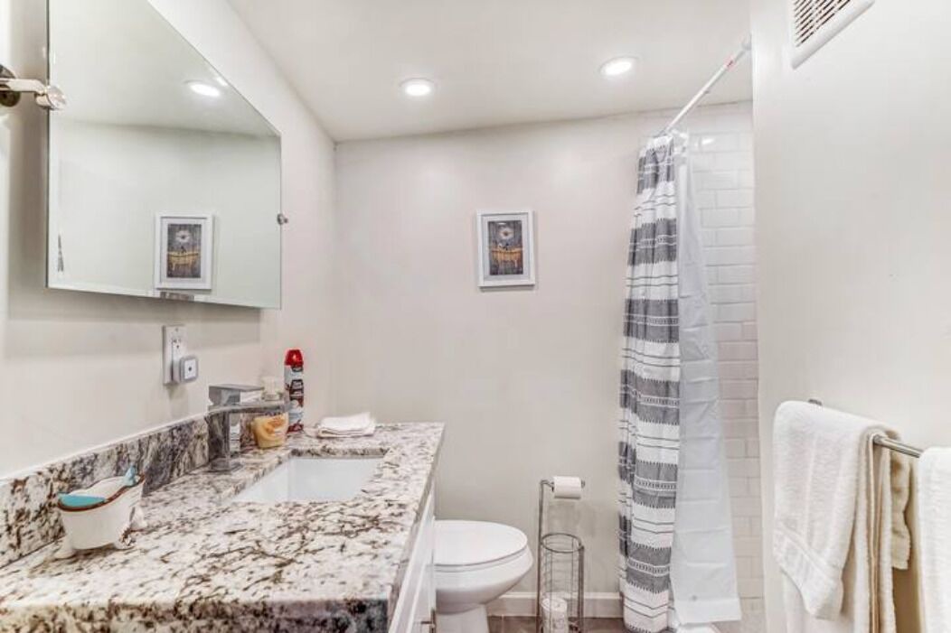 Photo of Bathroom in Globe