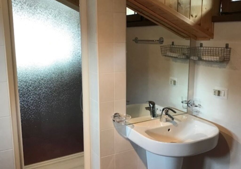Photo of Bathroom in Siror (tn)