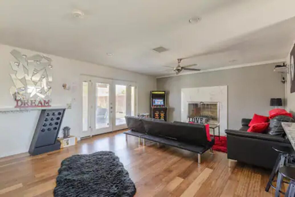 Photo of Livingroom in Scottsdale Highlands