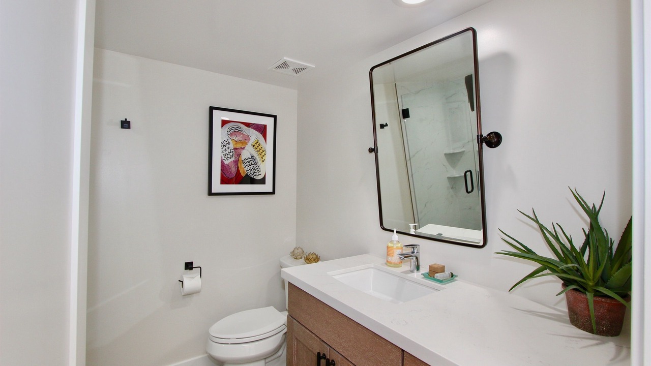 Photo of Bathroom in Biltmore Courts