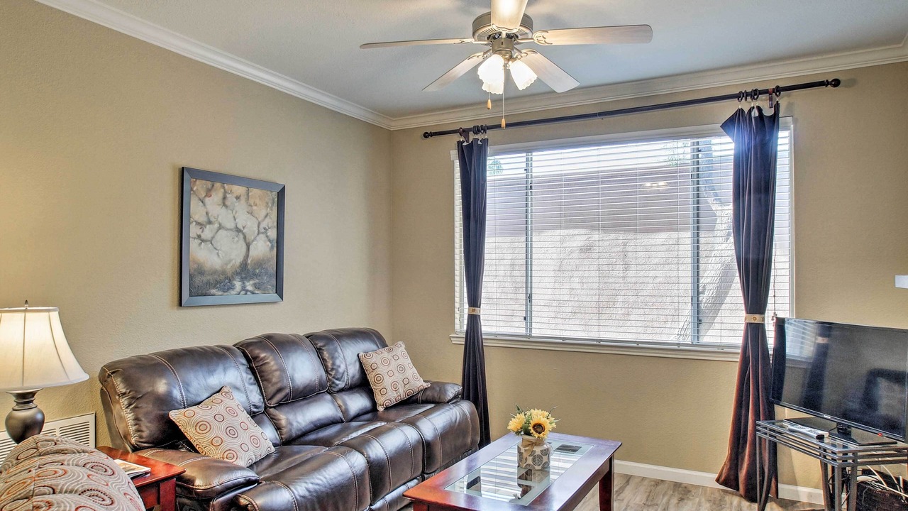Photo of Livingroom in Paradise Valley Village