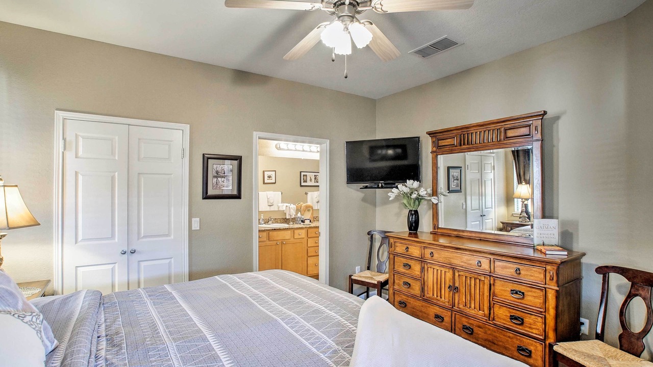 Photo of Bedroom in Paradise Valley Village
