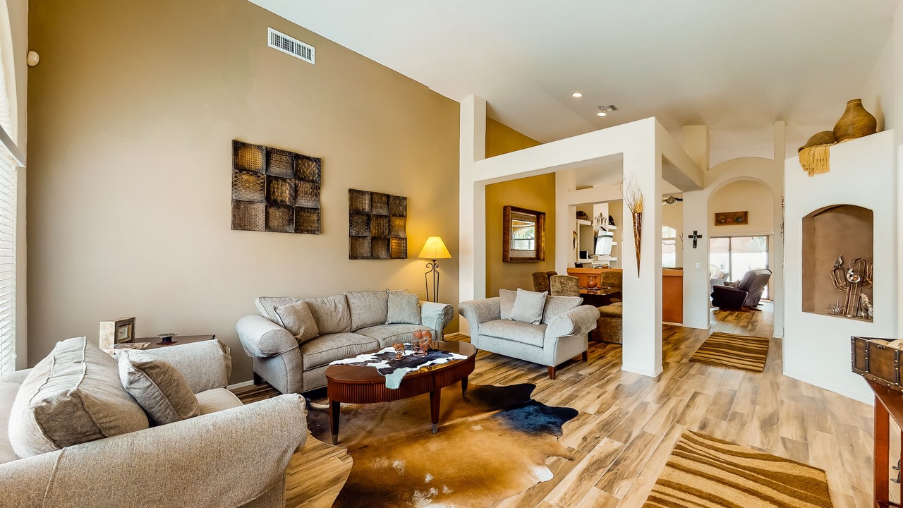 Photo of Livingroom in Oro Valley