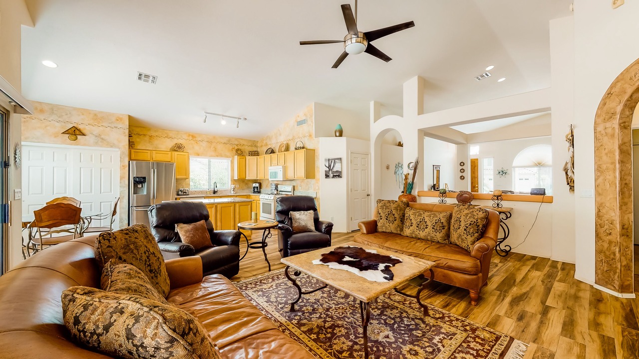 Photo of Livingroom in Oro Valley