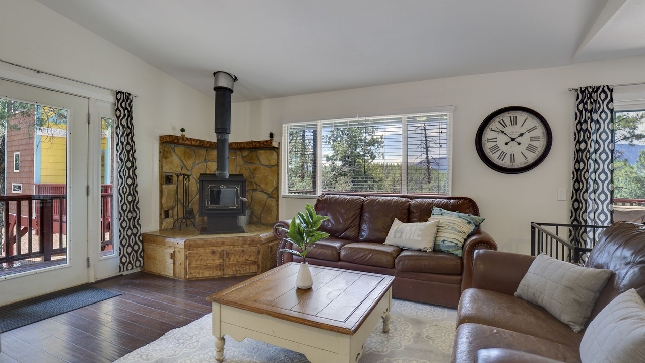 Photo of Livingroom in Whispering Pines