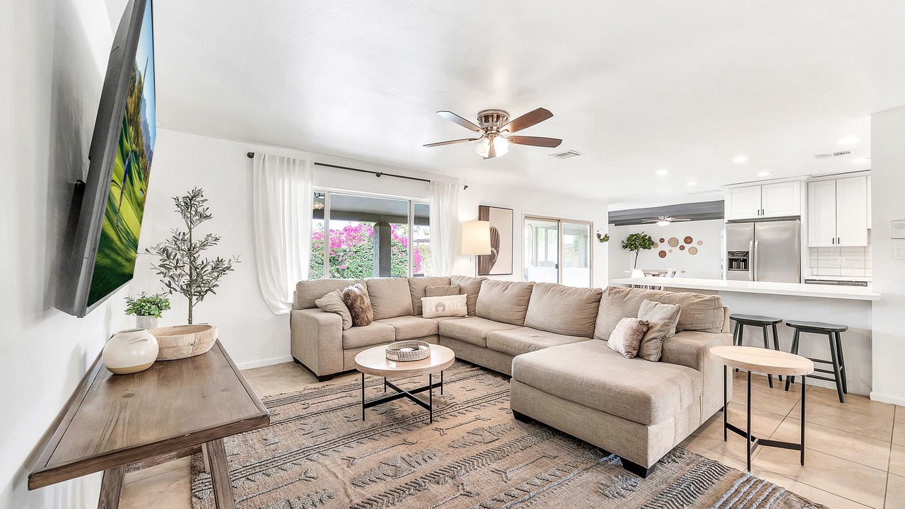 Photo of Livingroom in Raskin Estates