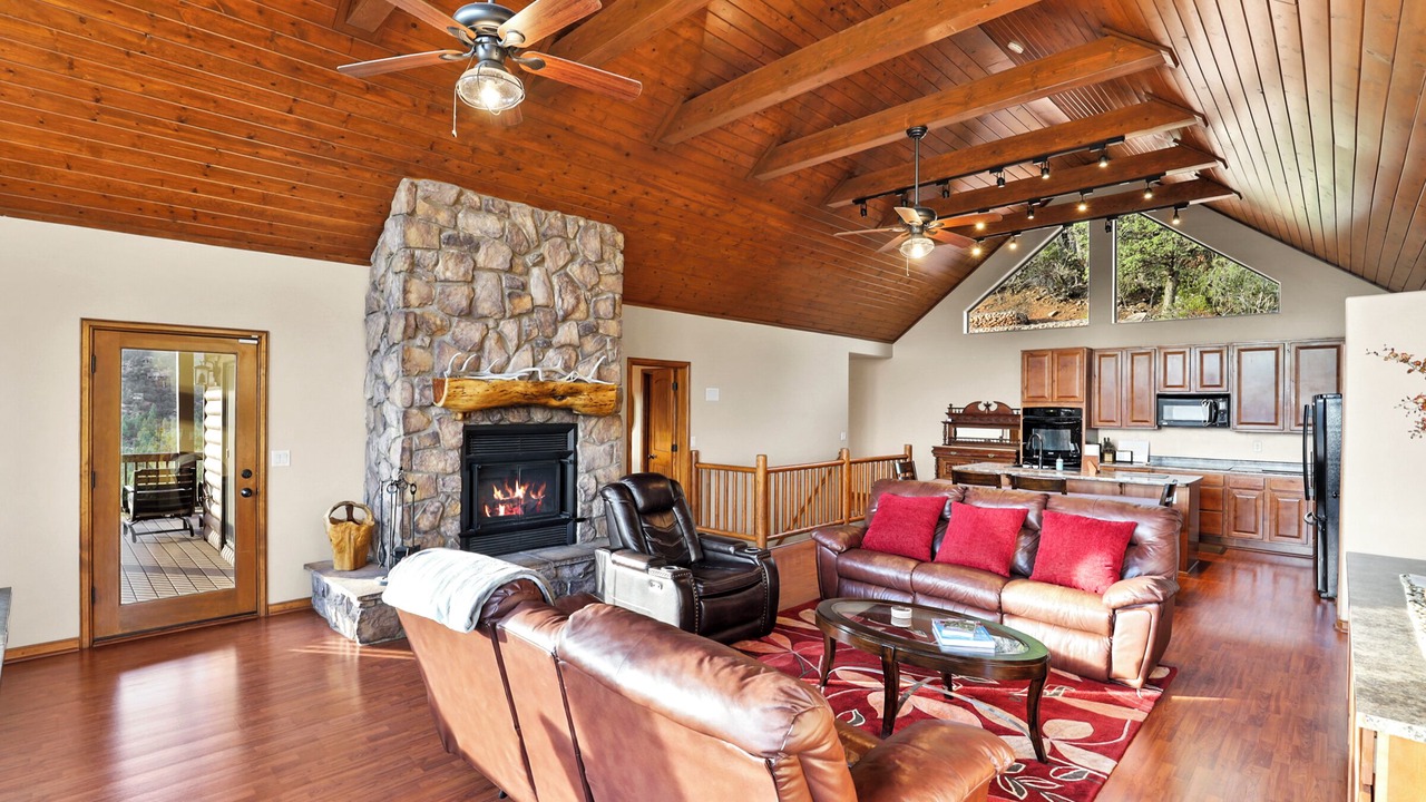 Photo of Livingroom in Pine
