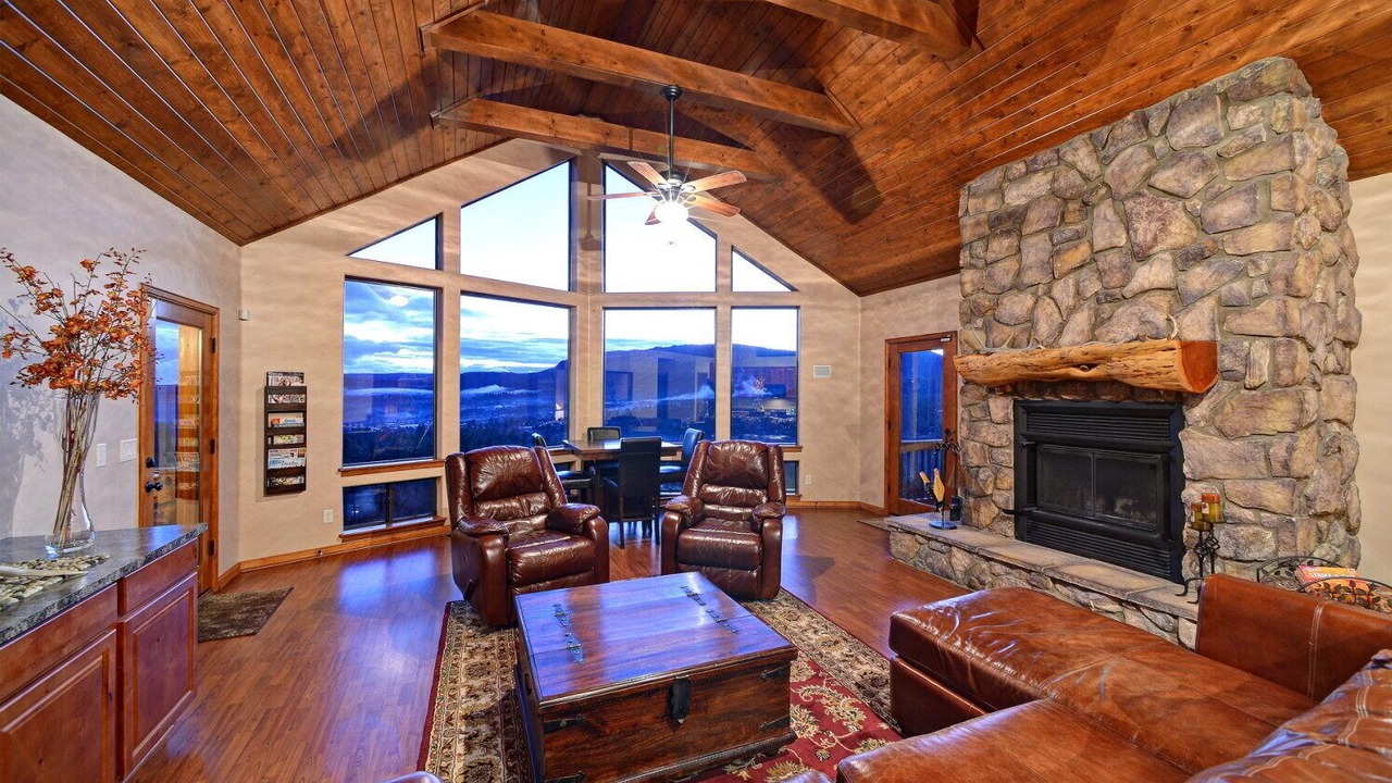 Photo of Livingroom in Pine