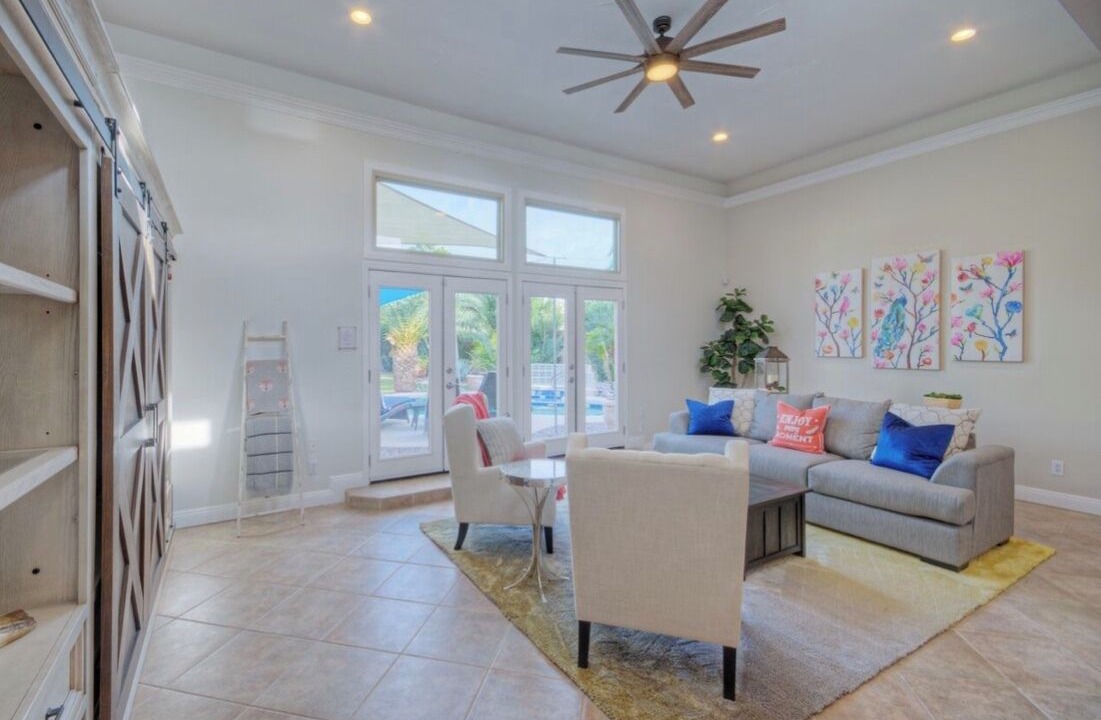 Photo of Livingroom in Honeyridge Manor
