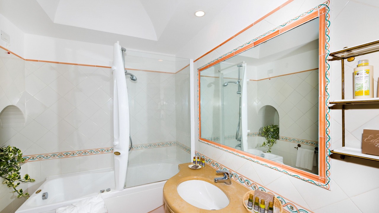 Photo of Bathroom in Path of the Gods
