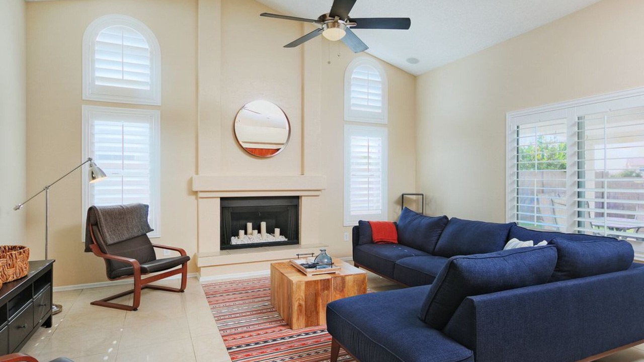 Photo of Livingroom in Horizons West