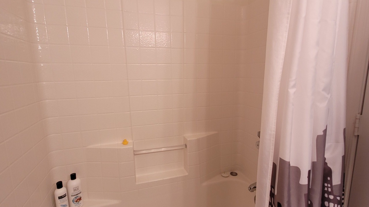 Photo of Bathroom in Val Vista Lakes