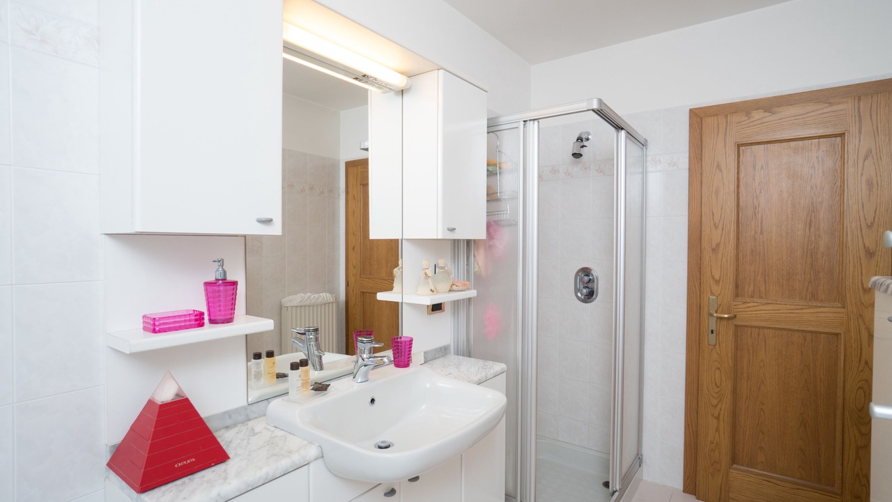 Photo of Bathroom in Lenzumo