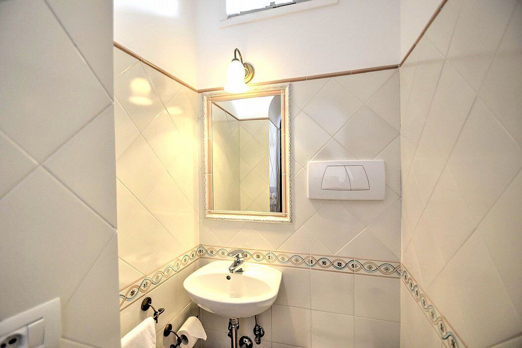 Photo of Bathroom in Path of the Gods