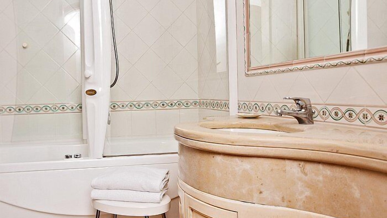 Photo of Bathroom in Path of the Gods