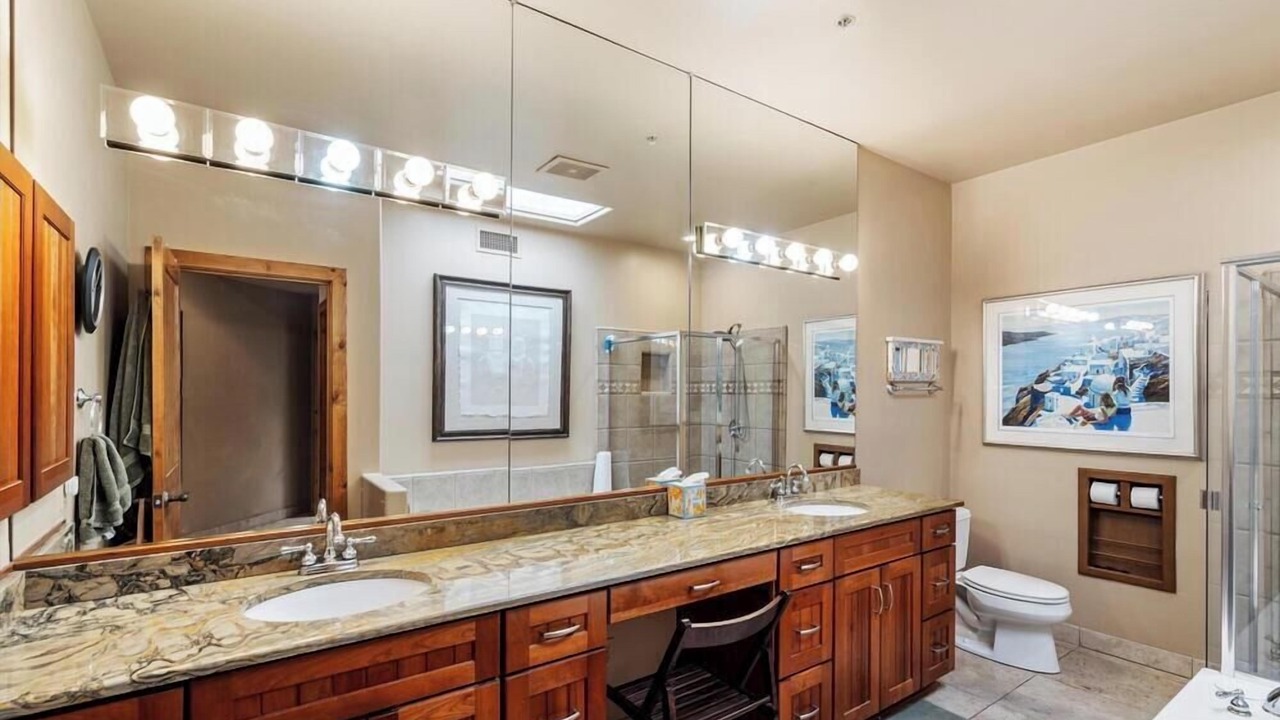 Photo of Bathroom in Fifth Green