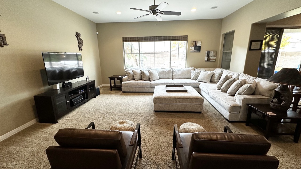 Photo of Livingroom in Shamrock Estates