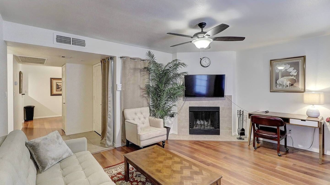 Photo of Livingroom in Central Scottsdale