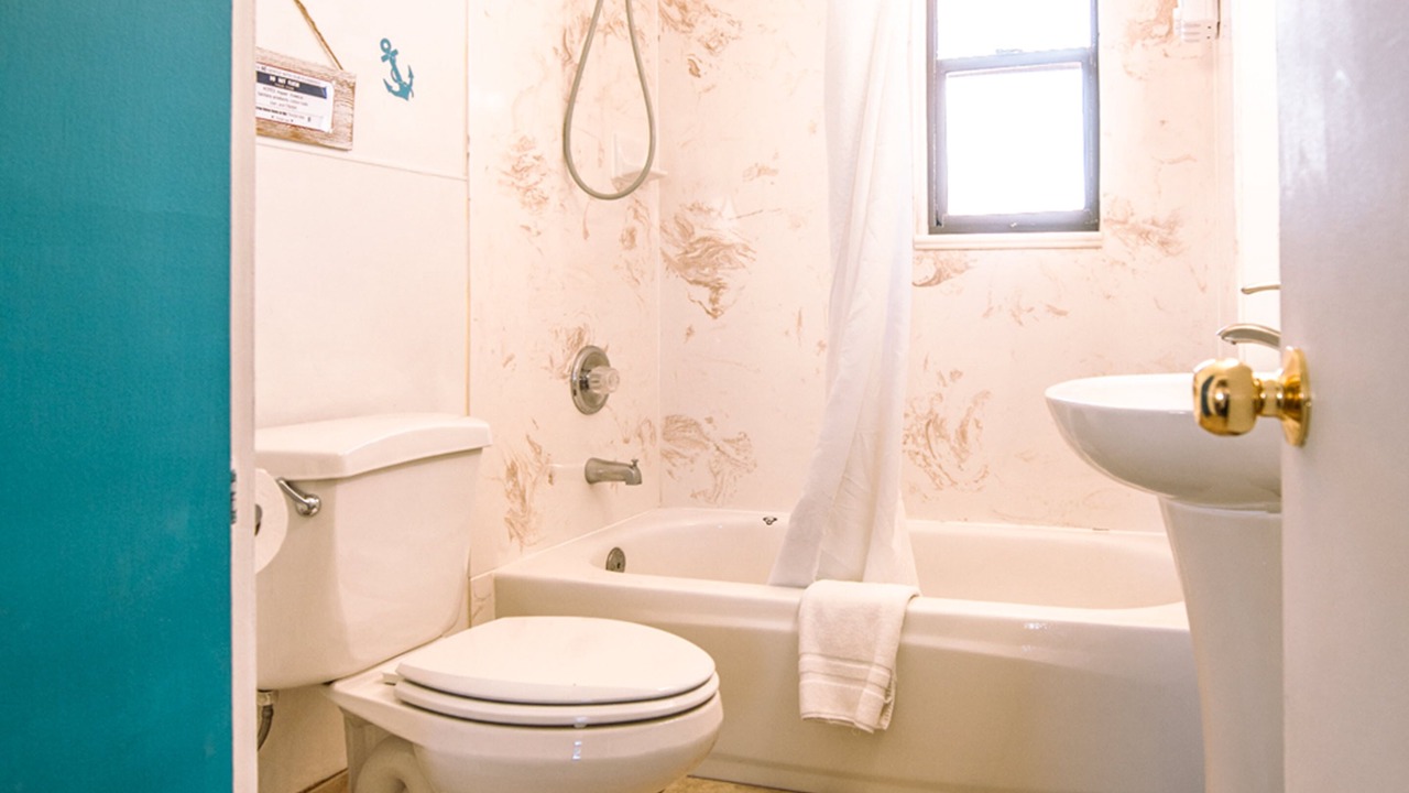 Photo of Bathroom in Page