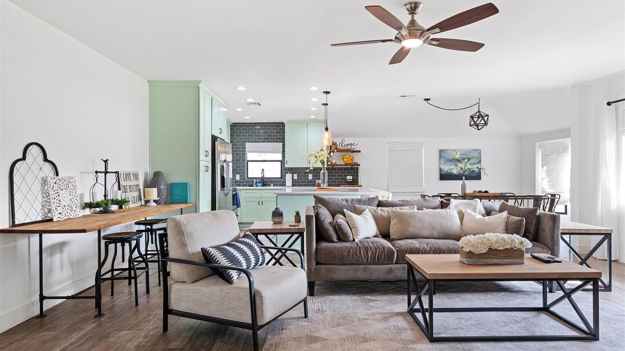 Photo of Livingroom in Pierson Place Historic District