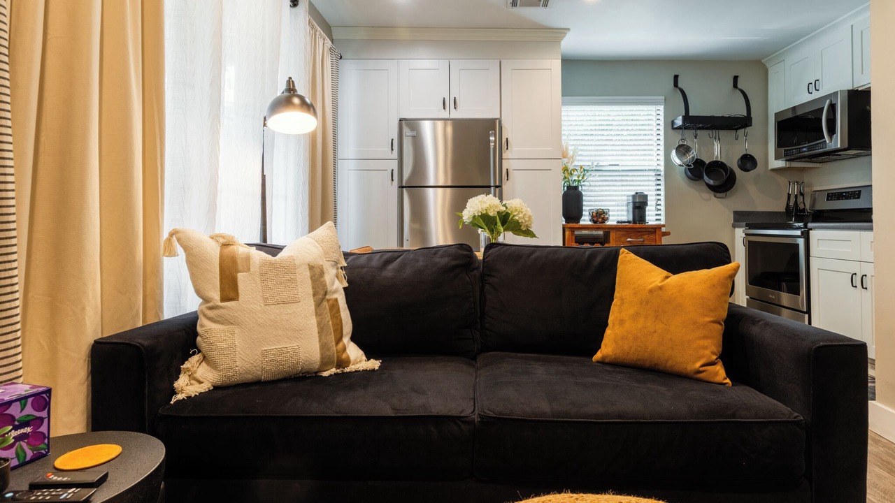 Photo of Livingroom in Pierson Place Historic District