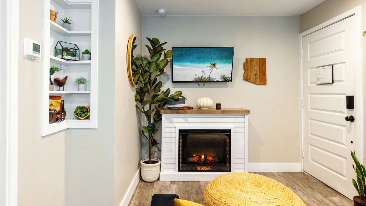 Photo of Livingroom in Pierson Place Historic District