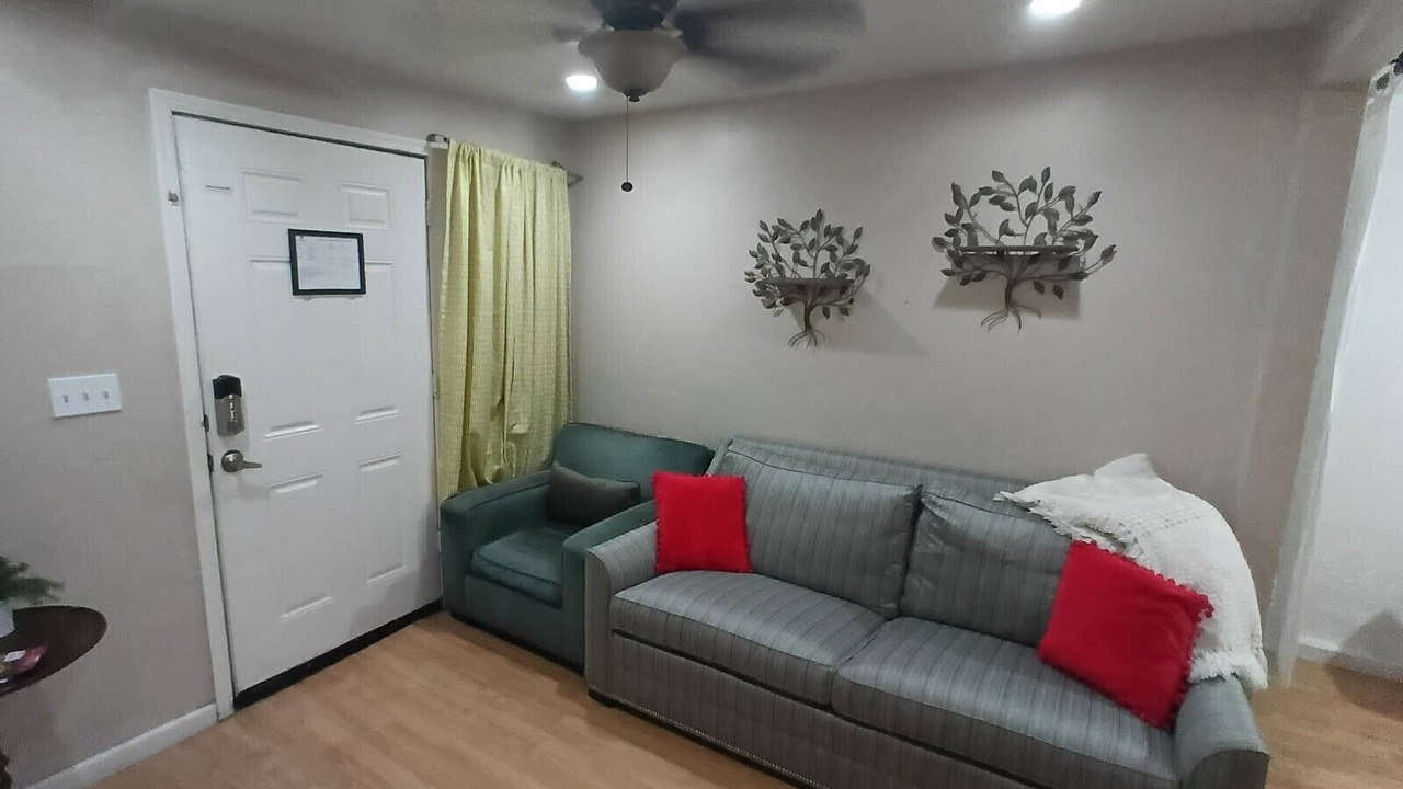 Photo of Livingroom in Garfield