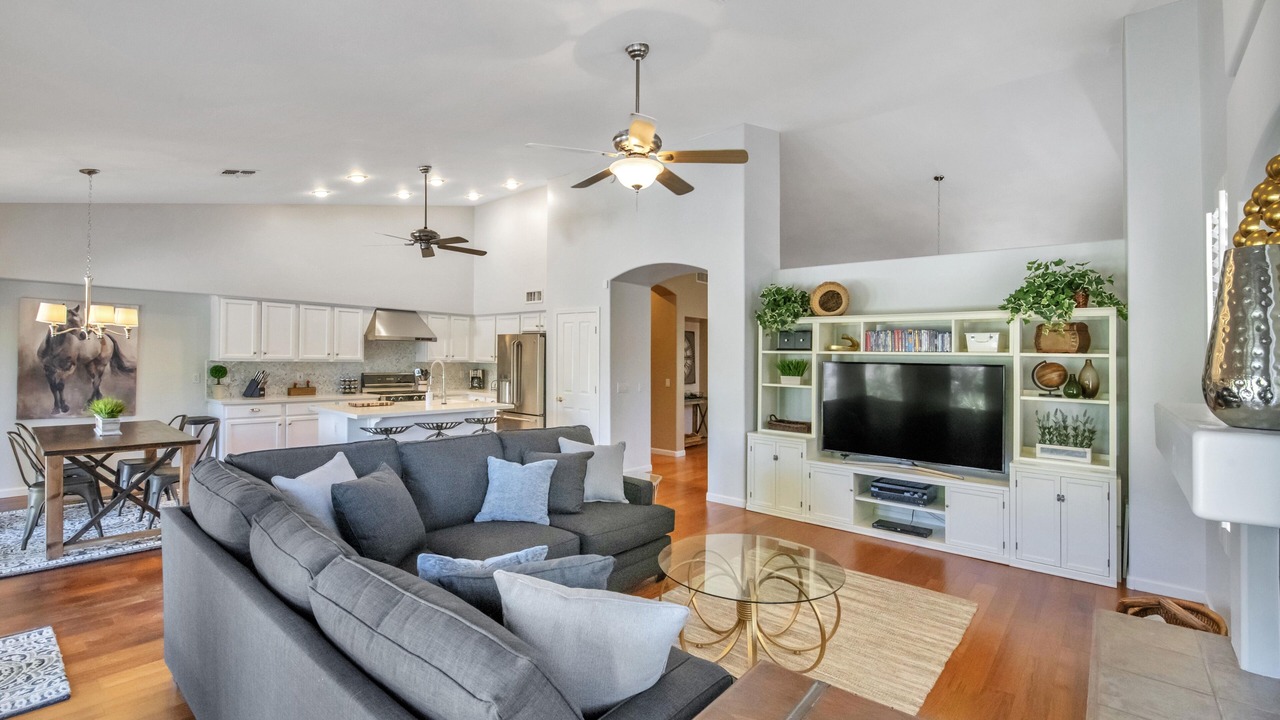 Photo of Livingroom in Paradise Valley Village