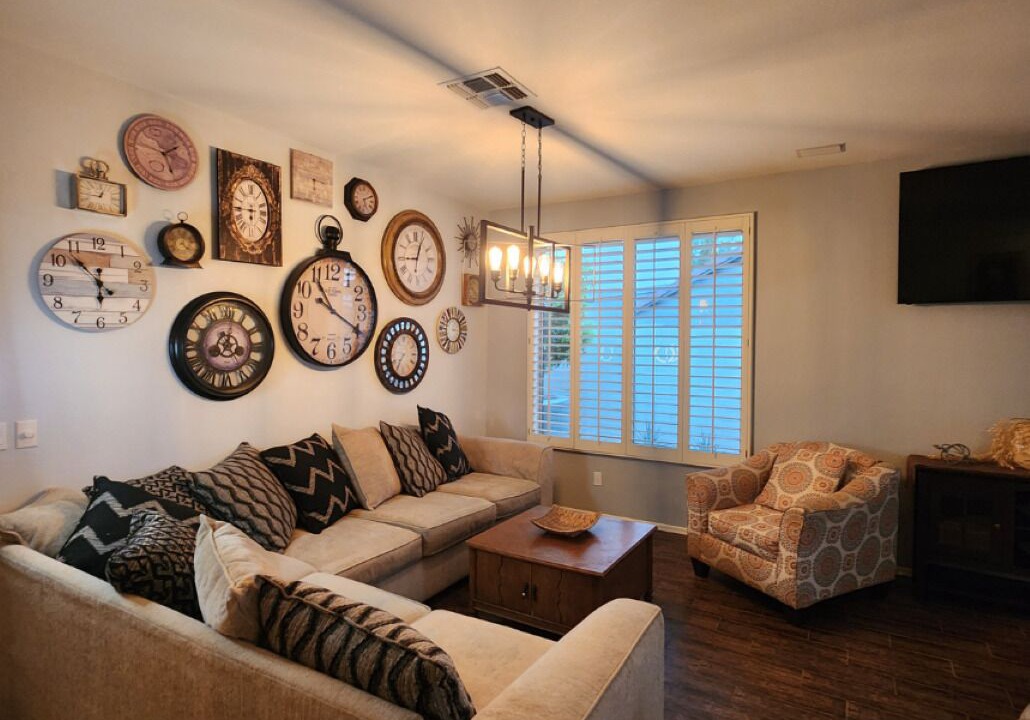 Photo of Livingroom in Foothills Club West