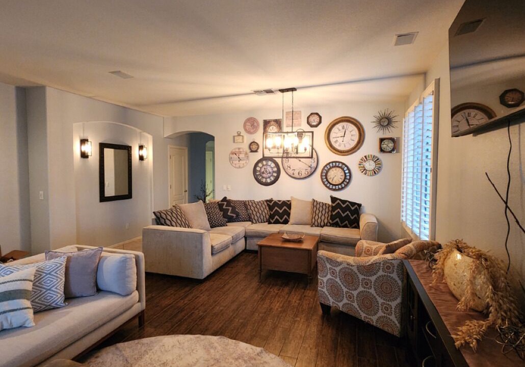 Photo of Livingroom in Foothills Club West