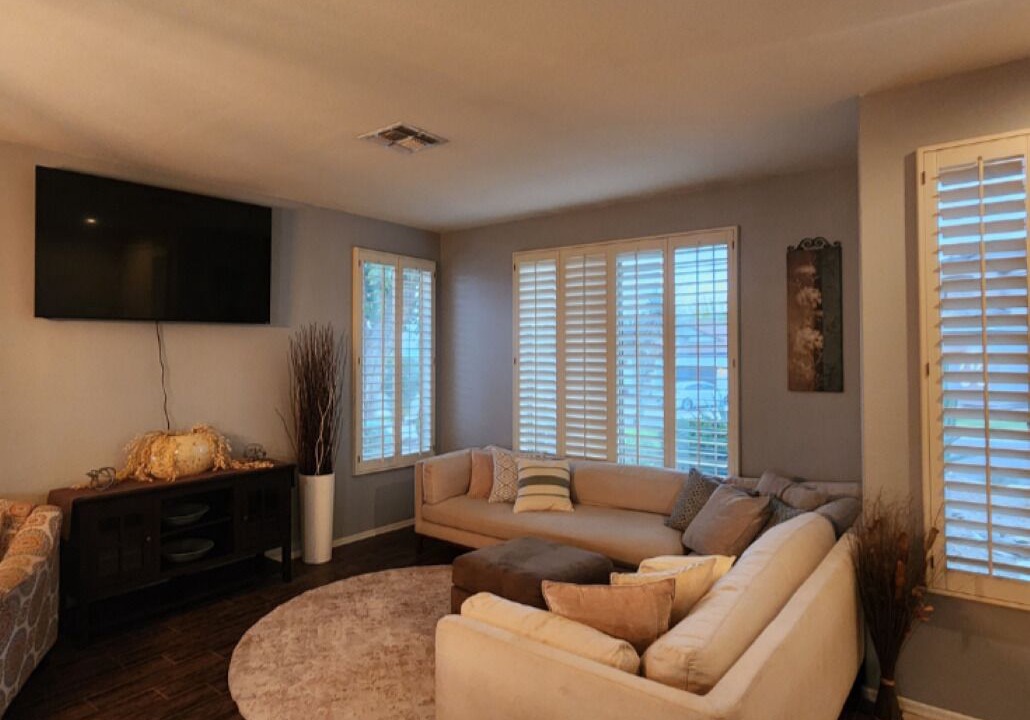 Photo of Livingroom in Foothills Club West