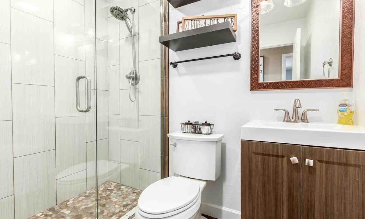 Photo of Bathroom in Garfield