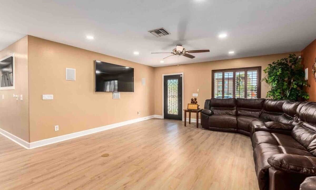 Photo of Livingroom in Garfield