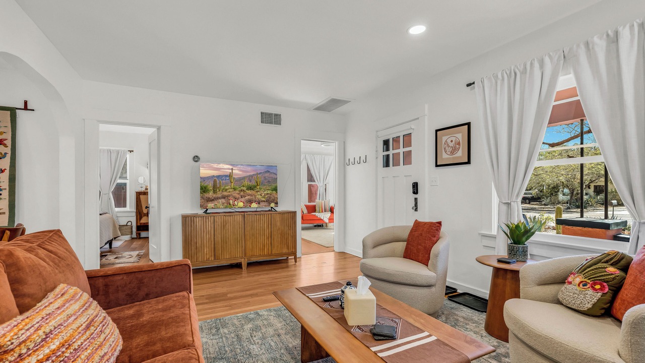 Photo of Livingroom in Blenman-Elm