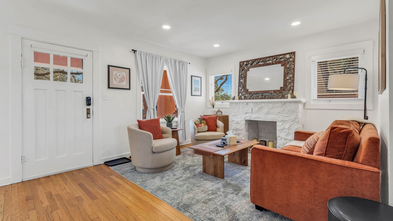 Photo of Livingroom in Blenman-Elm