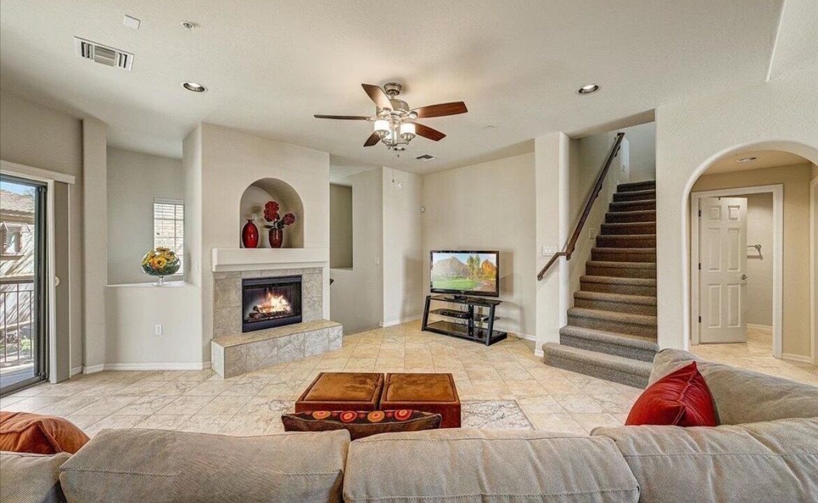 Photo of Livingroom in Desert Ridge