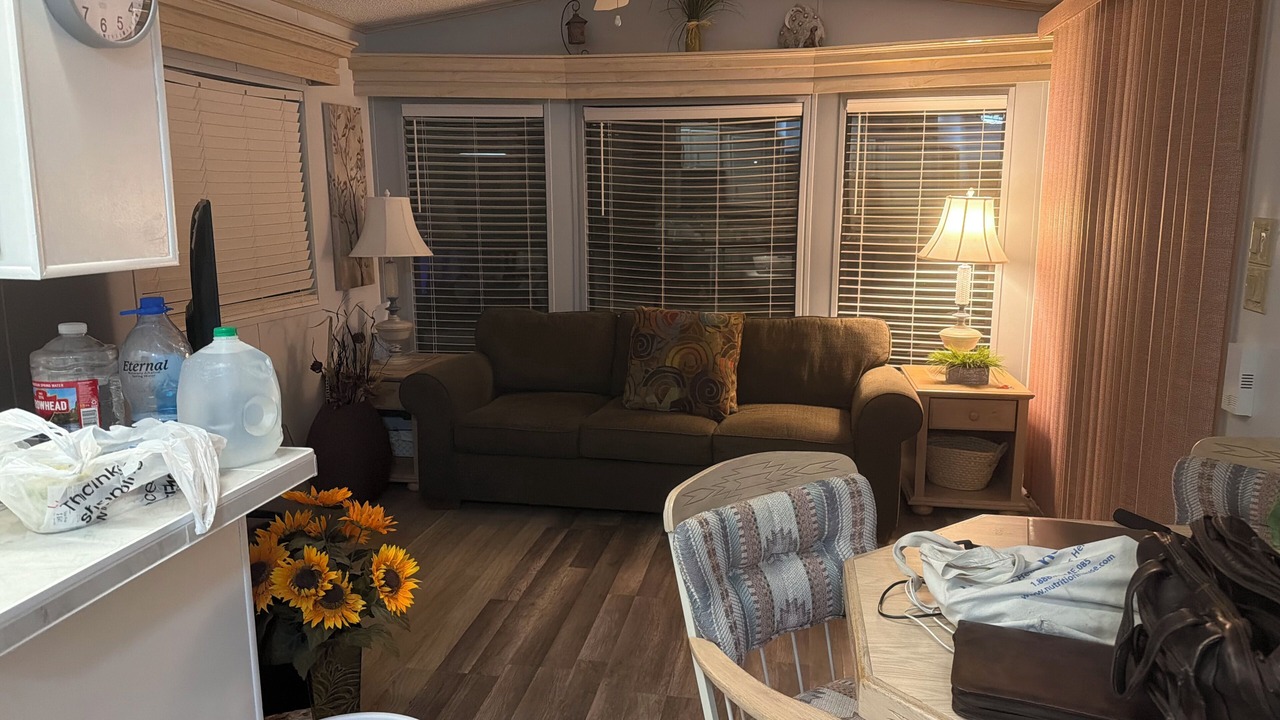 Photo of Livingroom in Surprise
