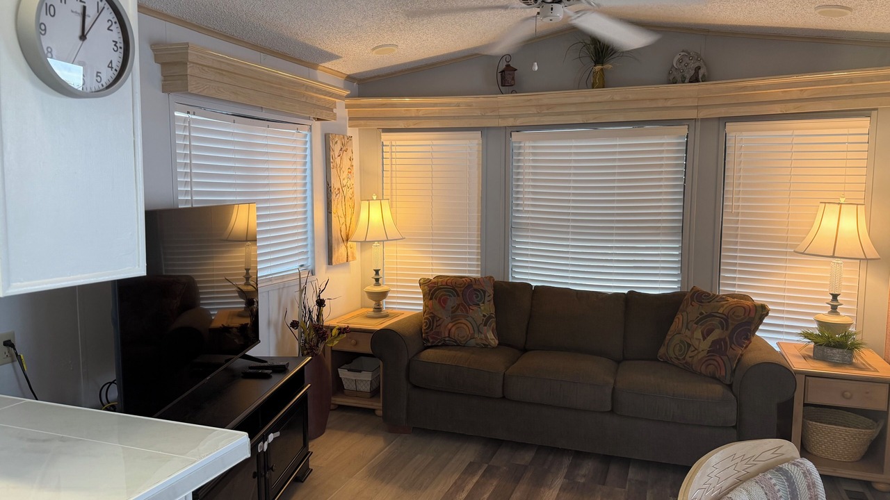 Photo of Livingroom in Surprise