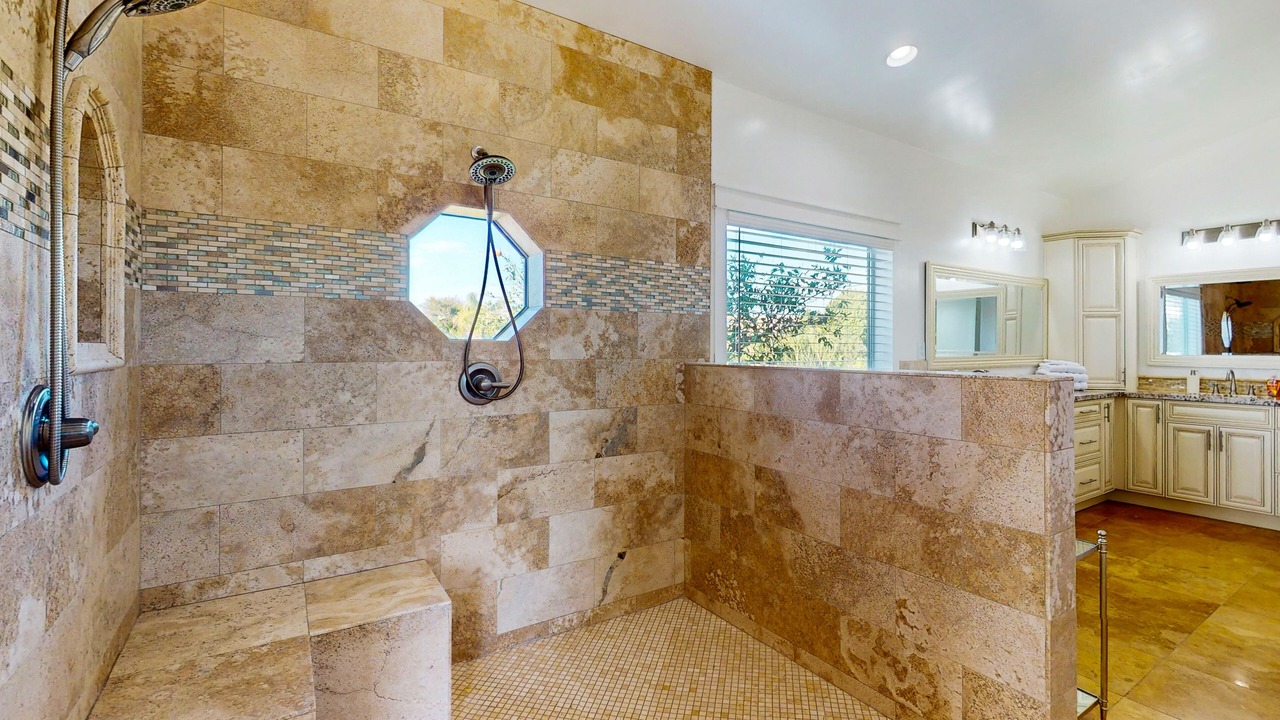 Photo of Bathroom in Estate Grove Valencia Est
