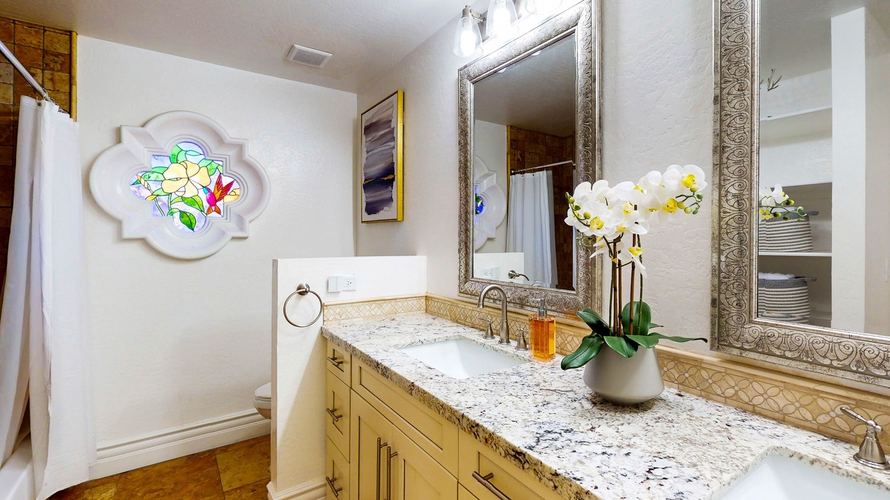 Photo of Bathroom in Estate Grove Valencia Est