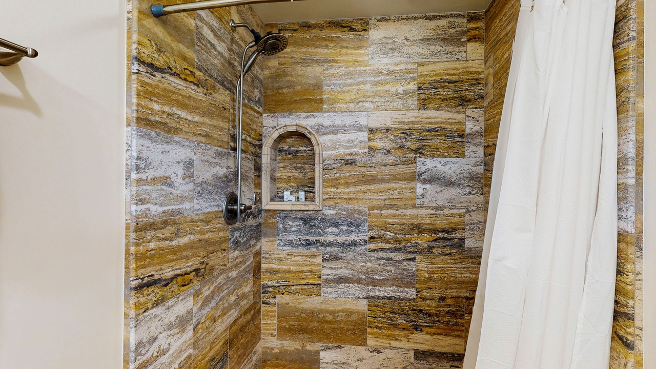 Photo of Bathroom in Estate Grove Valencia Est