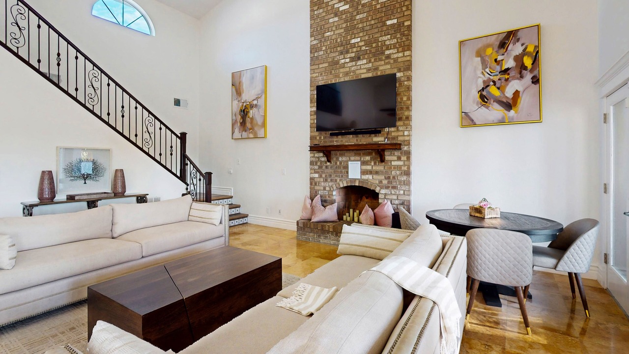 Photo of Livingroom in Estate Grove Valencia Est